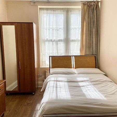 Separate Rooms By The Thames London Kültér fotó