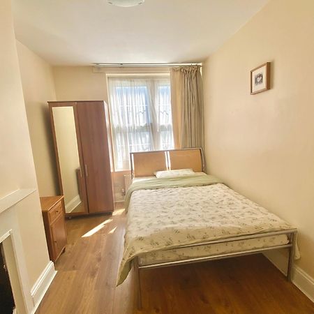 Separate Rooms By The Thames London Kültér fotó